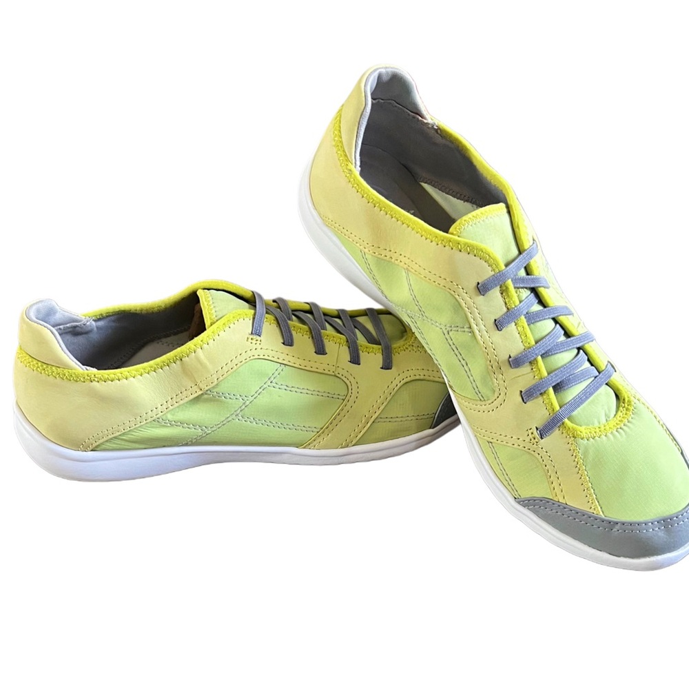 Clarks Women’s Light Green/Gray No Tie Water Sneakers Sz 11